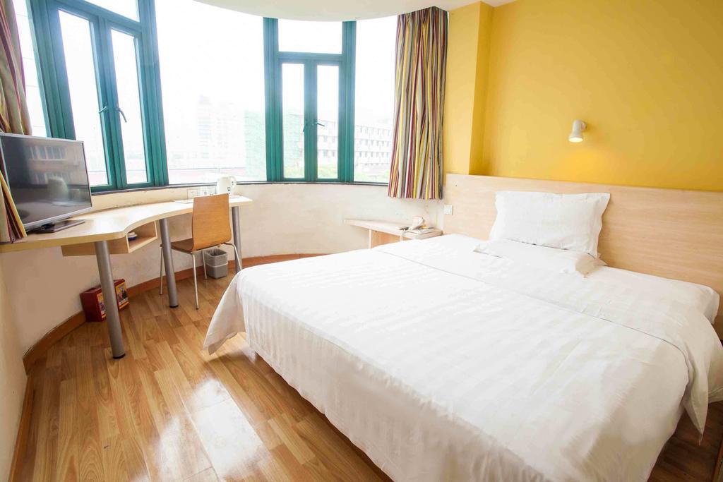 7Days Inn Nanchang North Railway Station Square Habitación foto